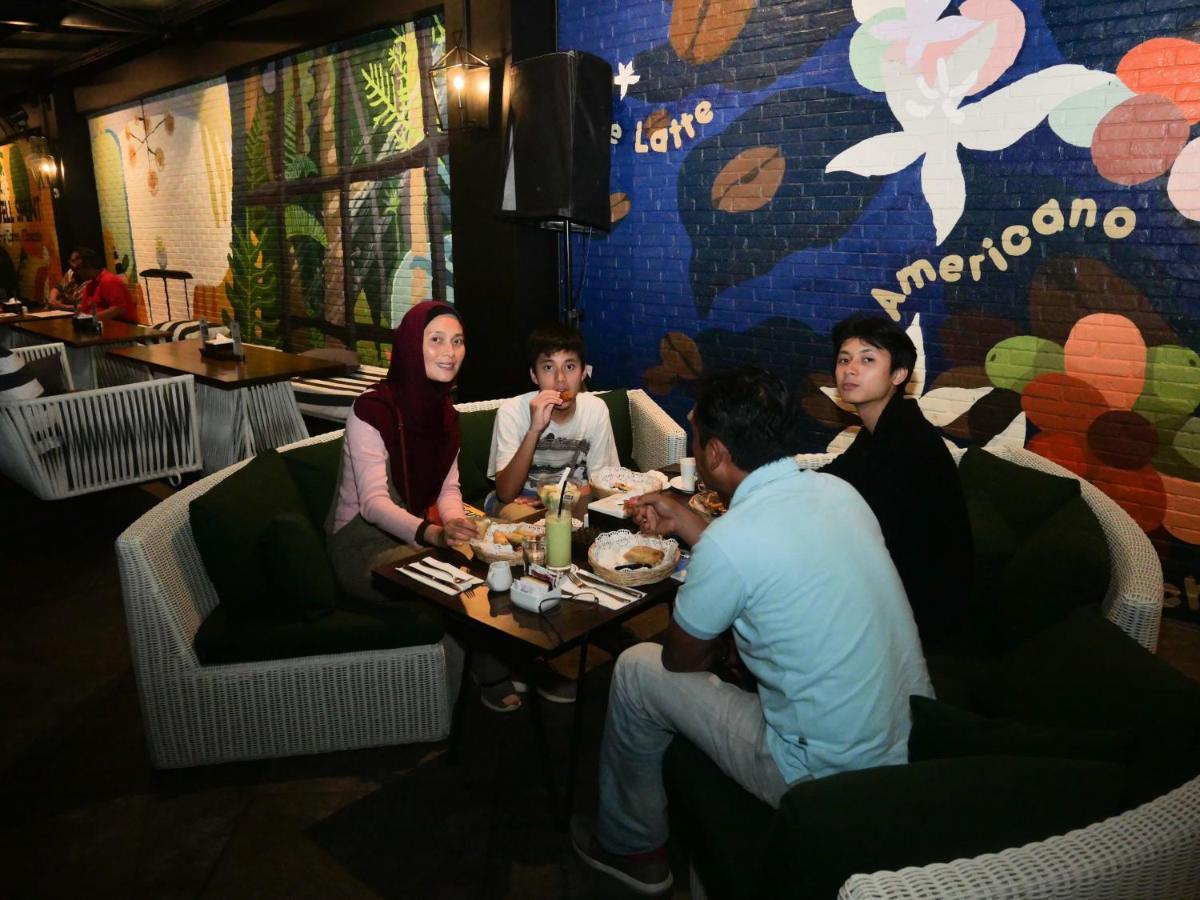 Kyriad Hotel Muraya Aceh Банда-Ачех Экстерьер фото